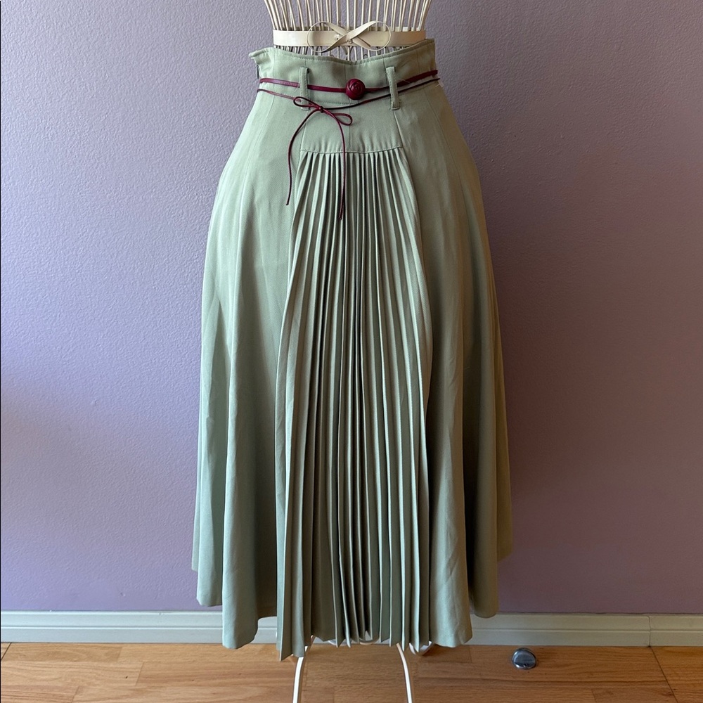 Vintage Midi Skirt with Pleated detail